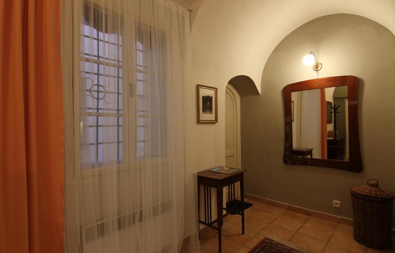 Apartment Rustic Ground Floor In Mala Strana Prag