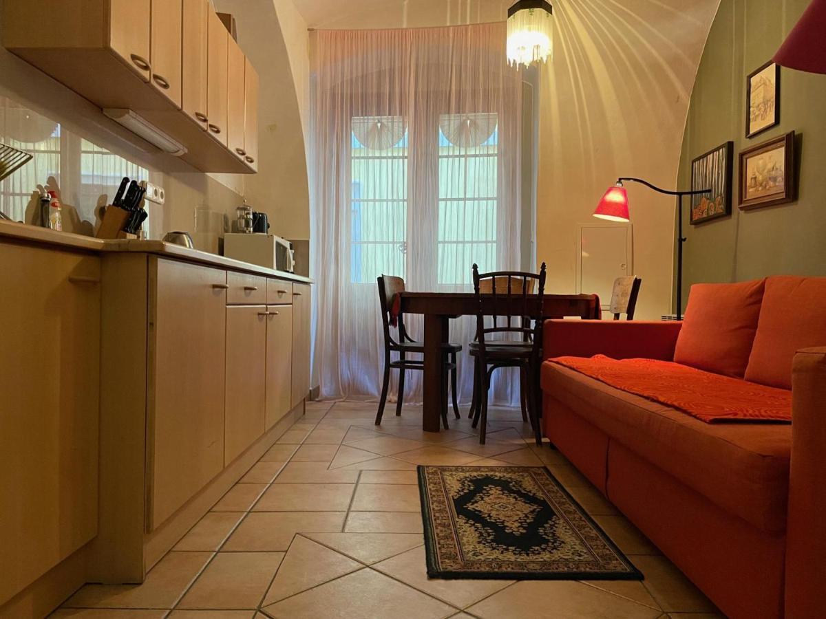 Apartment Rustic Ground Floor In Mala Strana Prag